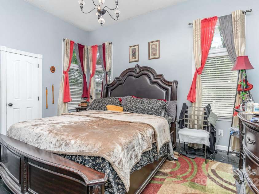 2133 Highland View Lane, Charlotte, NC 28214.  MLS# CAR4271849, YatesRealty ID 22562. Primary suite