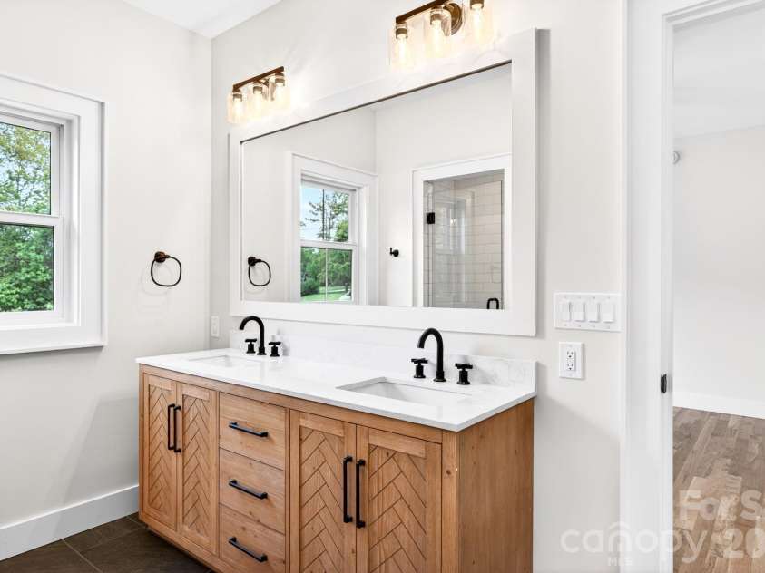 34 Old Souther Road, Mills River, NC 28759.  MLS# CAR4380756, YatesRealty ID 22562. Primary ensuite bathroom