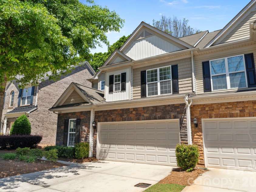 3120 Park South Station Boulevard, Charlotte, NC 28210.  MLS# CAR4374680, YatesRealty ID 22564. 