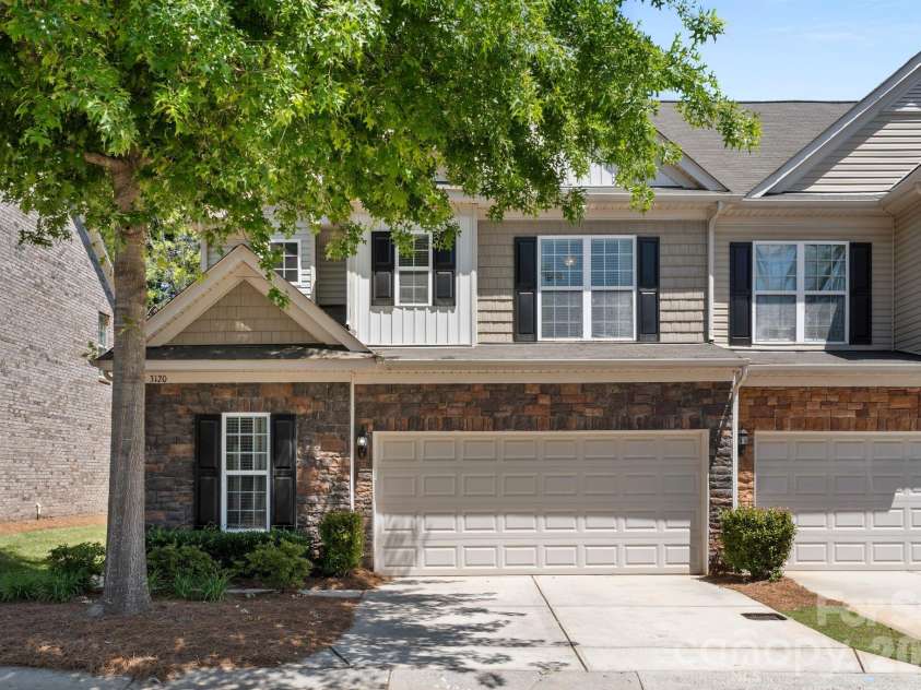 3120 Park South Station Boulevard, Charlotte, NC 28210.  MLS# CAR4374680, YatesRealty ID 22564. 