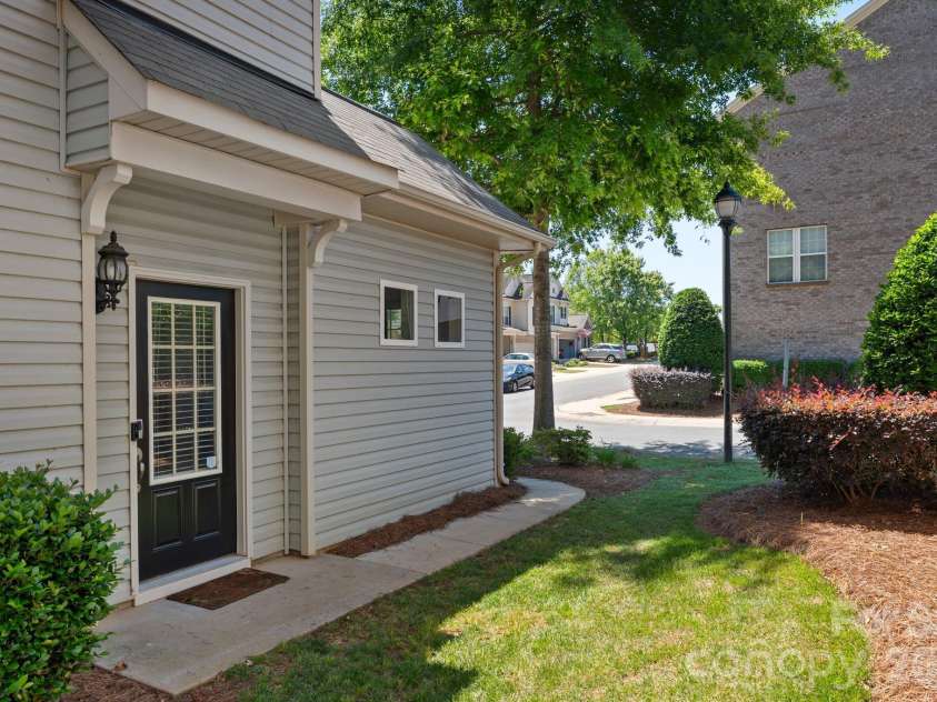 3120 Park South Station Boulevard, Charlotte, NC 28210.  MLS# CAR4374680, YatesRealty ID 22564. 