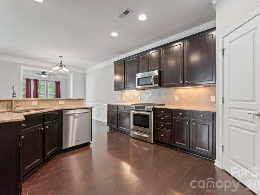3120 Park South Station Boulevard, Charlotte, NC 28210.  MLS# CAR4374680, YatesRealty ID 22564. 