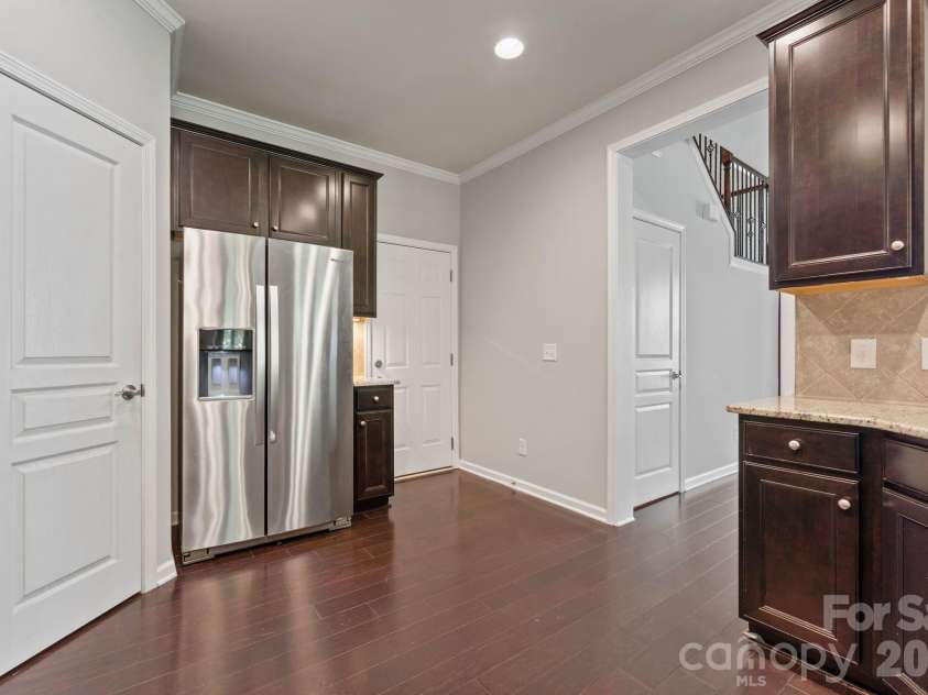 3120 Park South Station Boulevard, Charlotte, NC 28210.  MLS# CAR4374680, YatesRealty ID 22564. 