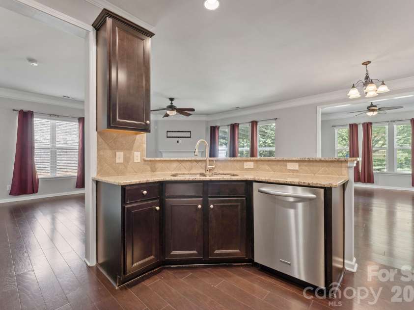 3120 Park South Station Boulevard, Charlotte, NC 28210.  MLS# CAR4374680, YatesRealty ID 22564. 