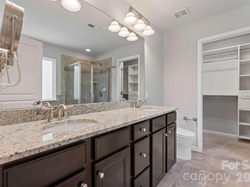 3120 Park South Station Boulevard, Charlotte, NC 28210.  MLS# CAR4374680, YatesRealty ID 22564. 