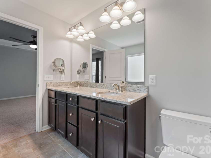 3120 Park South Station Boulevard, Charlotte, NC 28210.  MLS# CAR4374680, YatesRealty ID 22564. 