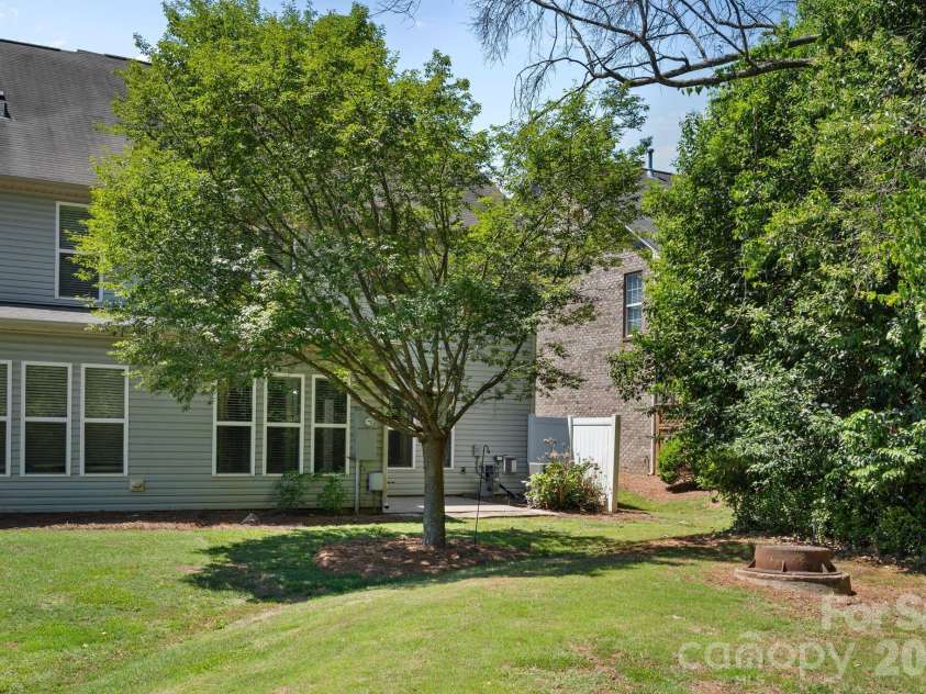3120 Park South Station Boulevard, Charlotte, NC 28210.  MLS# CAR4374680, YatesRealty ID 22564. 