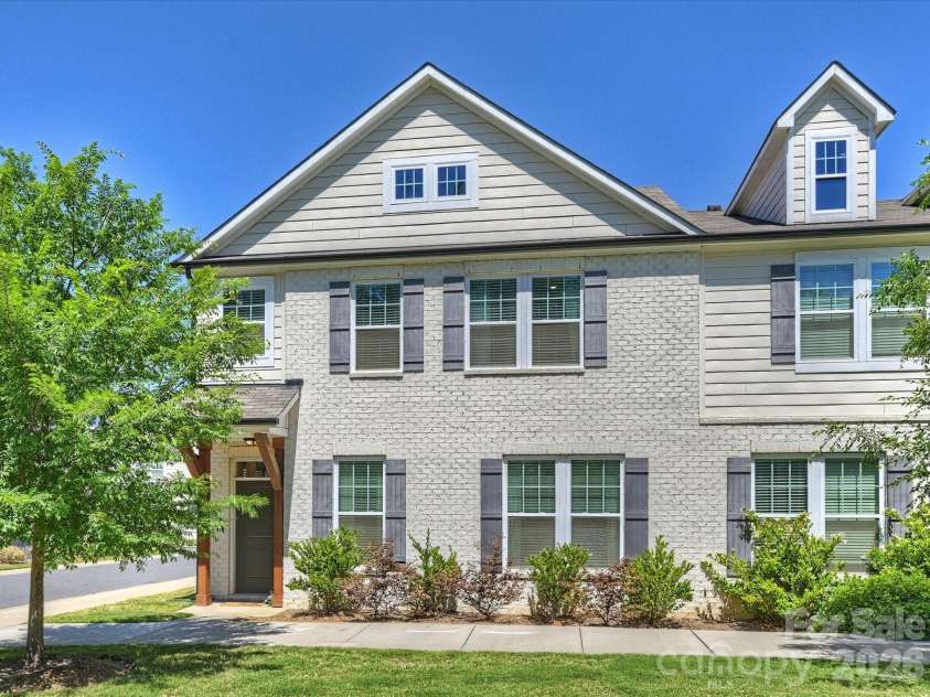 111 Cranford Drive, Pineville, NC 28134.  MLS# CAR4381418, YatesRealty ID 22566. Welcome Home!
