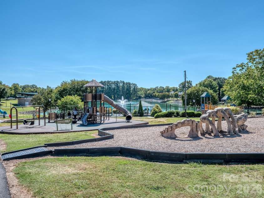 111 Cranford Drive, Pineville, NC 28134.  MLS# CAR4429371, YatesRealty ID 22566. Community recreation area