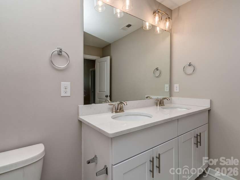 111 Cranford Drive, Pineville, NC 28134.  MLS# CAR4429371, YatesRealty ID 22566. Full bath #2