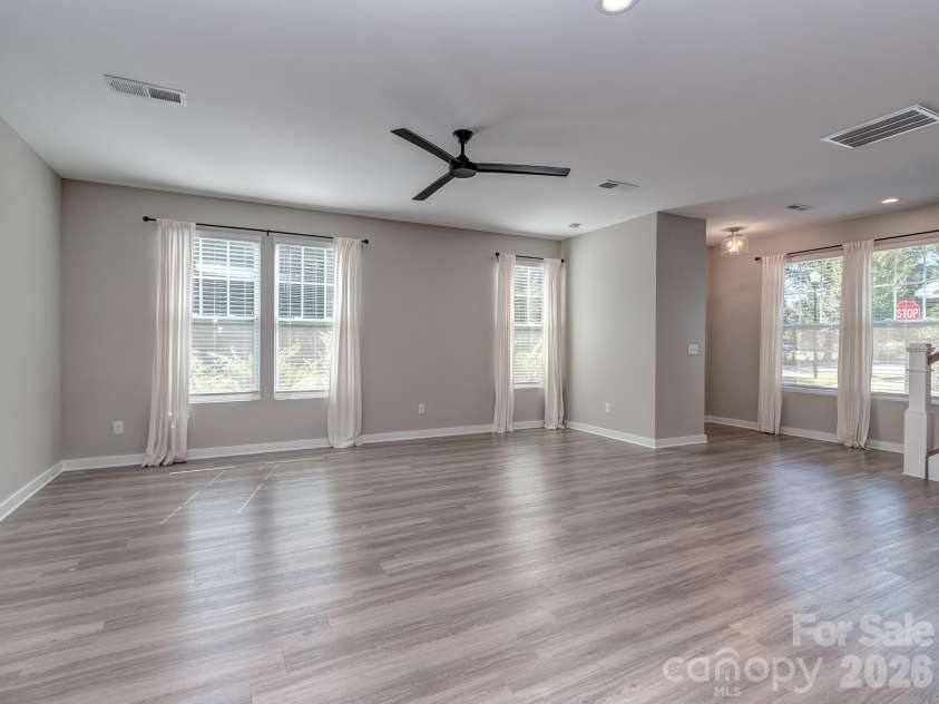 111 Cranford Drive, Pineville, NC 28134.  MLS# CAR4429371, YatesRealty ID 22566. Large open floorplan