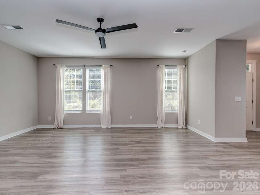111 Cranford Drive, Pineville, NC 28134.  MLS# CAR4429371, YatesRealty ID 22566. Living room