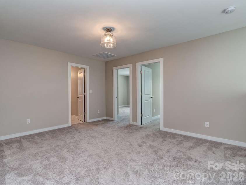 111 Cranford Drive, Pineville, NC 28134.  MLS# CAR4429371, YatesRealty ID 22566. Oversize loft / Flex space