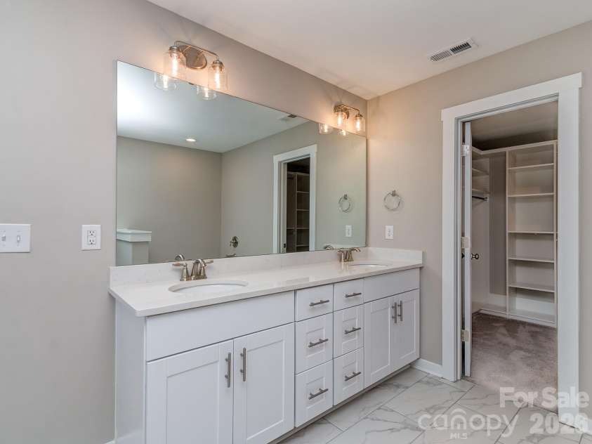 111 Cranford Drive, Pineville, NC 28134.  MLS# CAR4429371, YatesRealty ID 22566. Primary bath