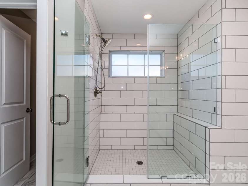 111 Cranford Drive, Pineville, NC 28134.  MLS# CAR4429371, YatesRealty ID 22566. Primary bath