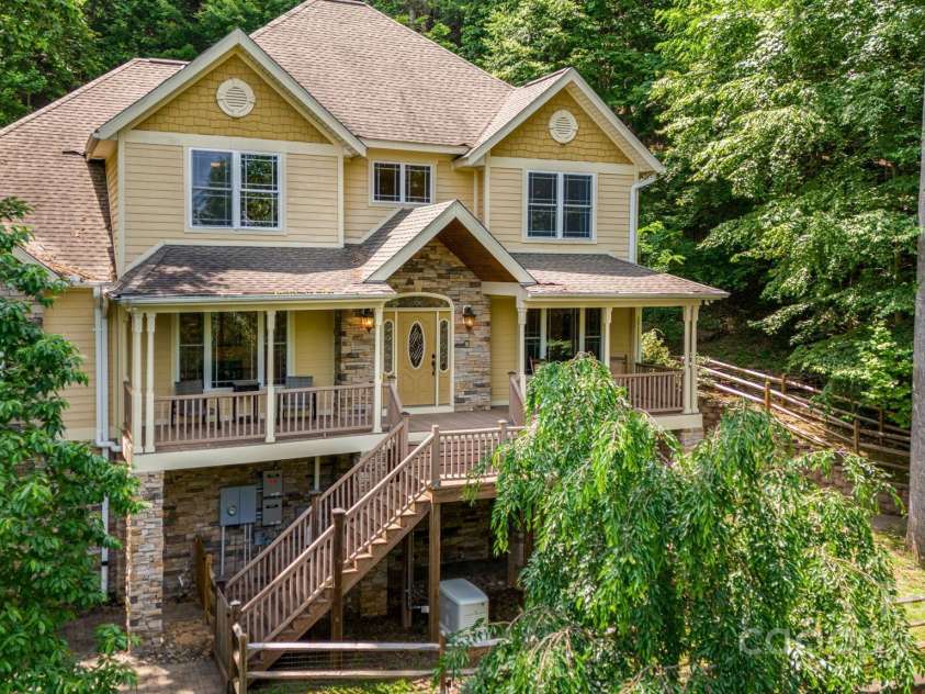 81 Smokemont Drive, Arden, NC 28704.  MLS# CAR4272334, YatesRealty ID 22566. 