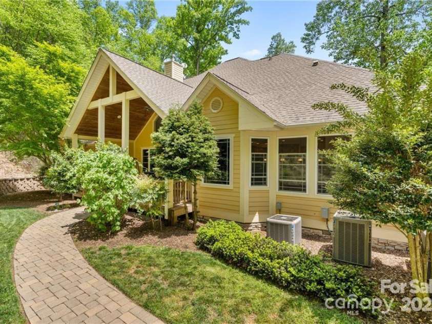 81 Smokemont Drive, Arden, NC 28704.  MLS# CAR4272334, YatesRealty ID 22566. 