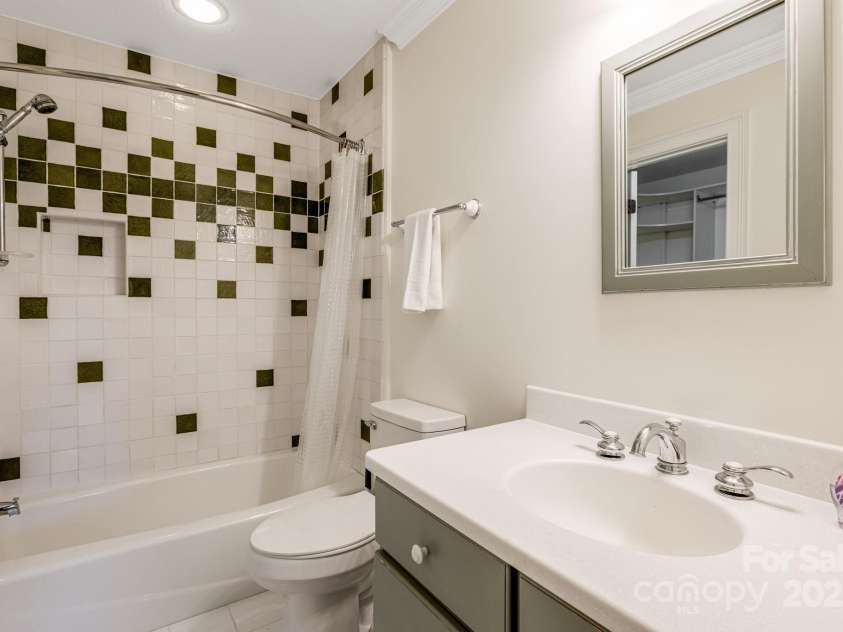 81 Smokemont Drive, Arden, NC 28704.  MLS# CAR4272334, YatesRealty ID 22566. 