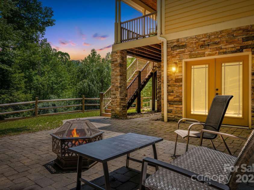 81 Smokemont Drive, Arden, NC 28704.  MLS# CAR4272334, YatesRealty ID 22566. 