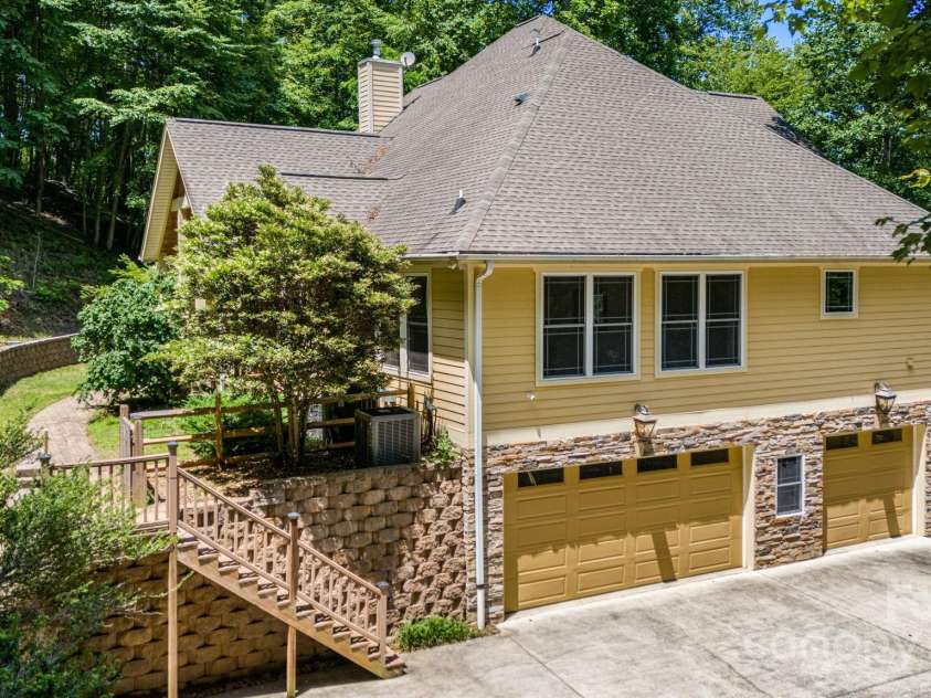 81 Smokemont Drive, Arden, NC 28704.  MLS# CAR4272334, YatesRealty ID 22566. 