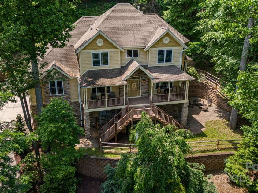 81 Smokemont Drive, Arden, NC 28704.  MLS# CAR4272334, YatesRealty ID 22566. 