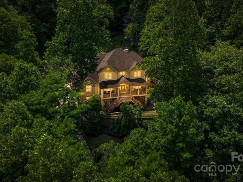 81 Smokemont Drive, Arden, NC 28704.  MLS# CAR4272334, YatesRealty ID 22566. 