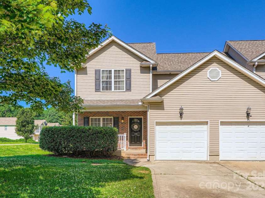 130 Ridge Bluff Road, Mooresville, NC 28115.  MLS# CAR4273054, YatesRealty ID 22567. 