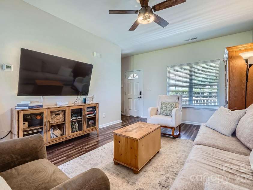 130 Ridge Bluff Road, Mooresville, NC 28115.  MLS# CAR4273054, YatesRealty ID 22567. 