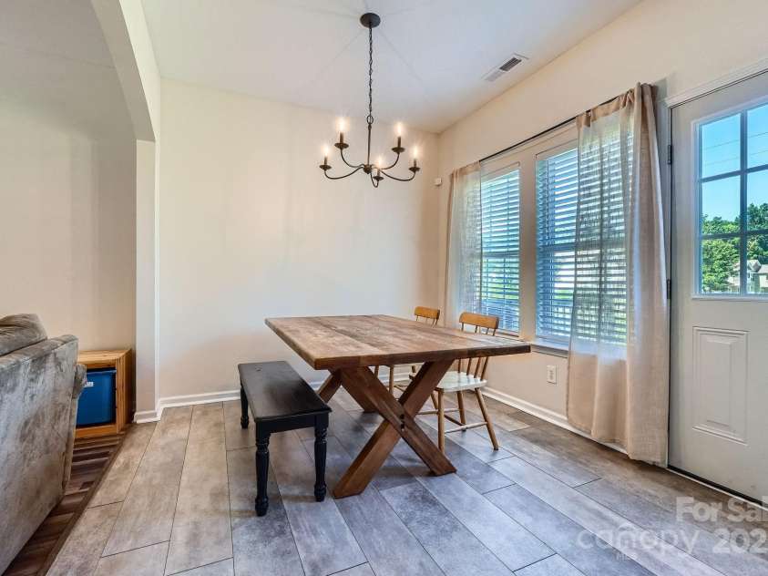 130 Ridge Bluff Road, Mooresville, NC 28115.  MLS# CAR4273054, YatesRealty ID 22567. 