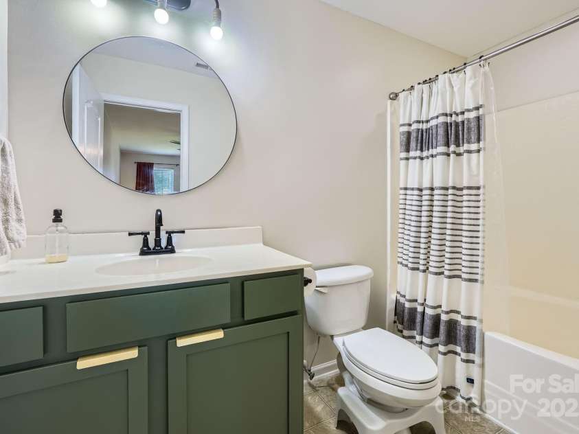 130 Ridge Bluff Road, Mooresville, NC 28115.  MLS# CAR4273054, YatesRealty ID 22567. 