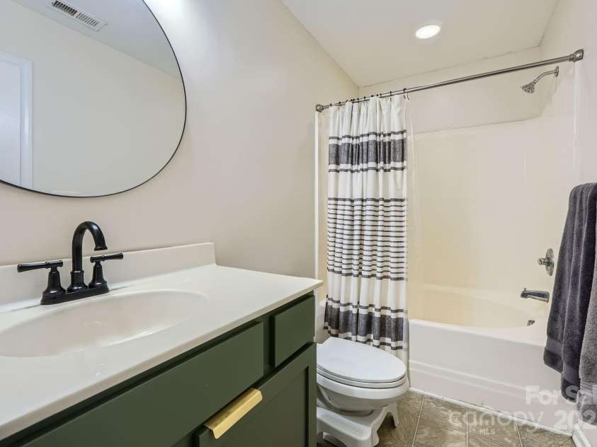 130 Ridge Bluff Road, Mooresville, NC 28115.  MLS# CAR4273054, YatesRealty ID 22567. 