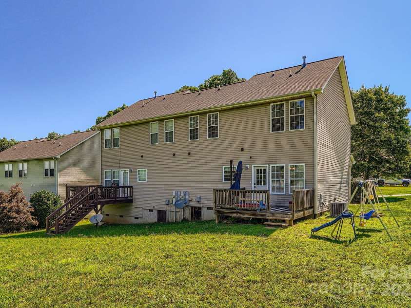 130 Ridge Bluff Road, Mooresville, NC 28115.  MLS# CAR4273054, YatesRealty ID 22567. 