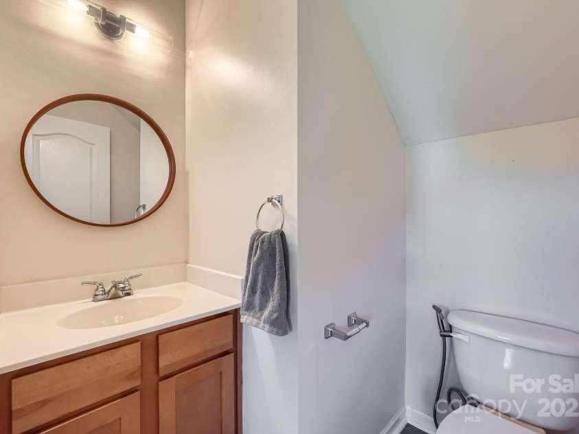 130 Ridge Bluff Road, Mooresville, NC 28115.  MLS# CAR4273054, YatesRealty ID 22567. Half Bath