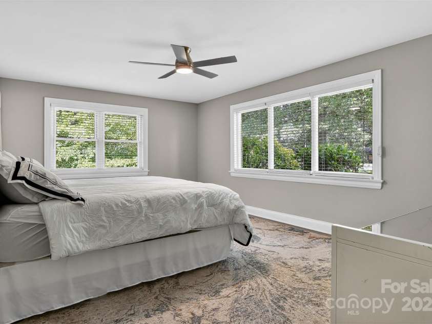 3127 Center Street, Hickory, NC 28601.  MLS# CAR4273442, YatesRealty ID 22568. 