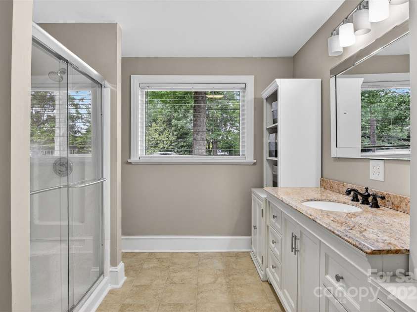 3127 Center Street, Hickory, NC 28601.  MLS# CAR4273442, YatesRealty ID 22568. 