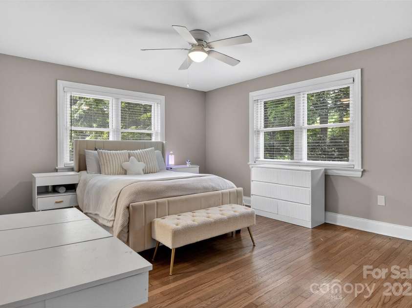 3127 Center Street, Hickory, NC 28601.  MLS# CAR4273442, YatesRealty ID 22568. 