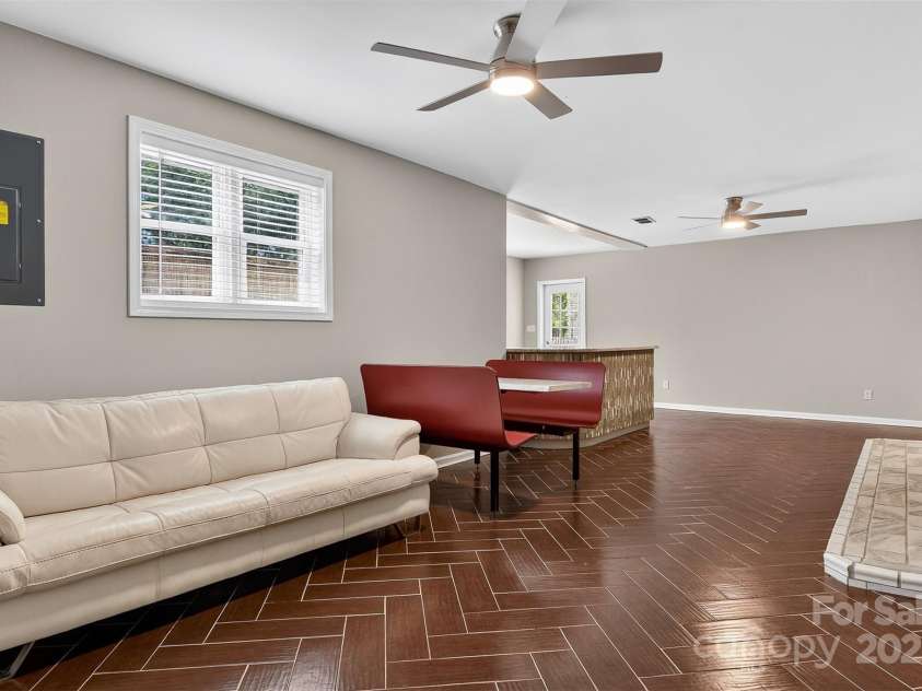 3127 Center Street, Hickory, NC 28601.  MLS# CAR4273442, YatesRealty ID 22568. 