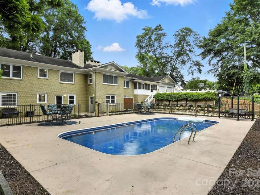 3127 Center Street, Hickory, NC 28601.  MLS# CAR4273442, YatesRealty ID 22568. 