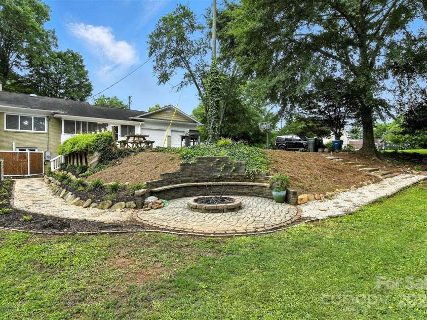 3127 Center Street, Hickory, NC 28601.  MLS# CAR4273442, YatesRealty ID 22568. 