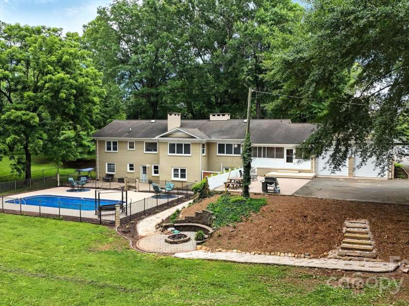 3127 Center Street, Hickory, NC 28601.  MLS# CAR4273442, YatesRealty ID 22568. 