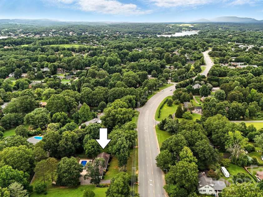 3127 Center Street, Hickory, NC 28601.  MLS# CAR4273442, YatesRealty ID 22568. 