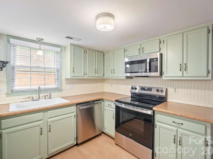 1122 Berry Ridge Road, Charlotte, NC 28270.  MLS# CAR4379547, YatesRealty ID 22569. 