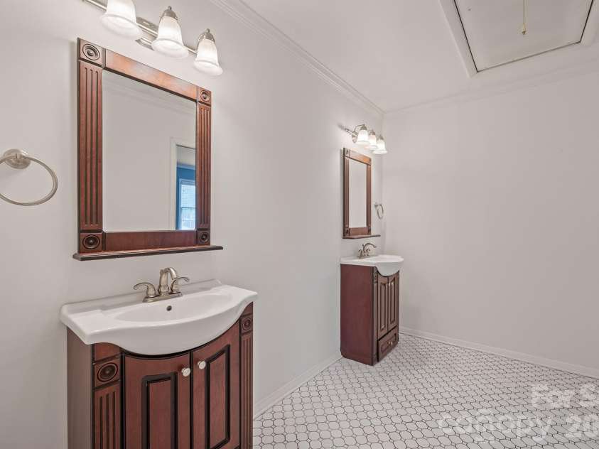 1122 Berry Ridge Road, Charlotte, NC 28270.  MLS# CAR4379547, YatesRealty ID 22569. 