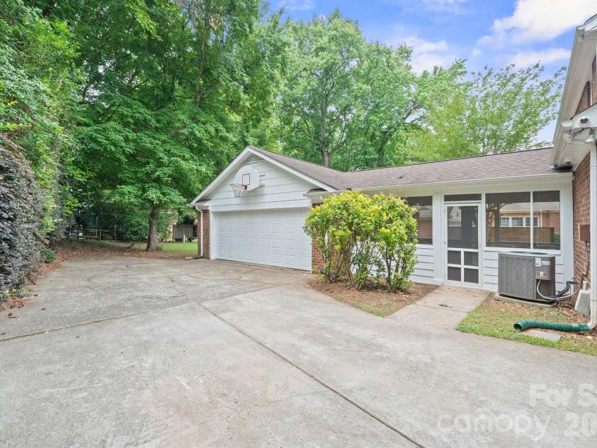1122 Berry Ridge Road, Charlotte, NC 28270.  MLS# CAR4379547, YatesRealty ID 22569. 