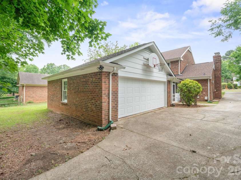 1122 Berry Ridge Road, Charlotte, NC 28270.  MLS# CAR4379547, YatesRealty ID 22569. 