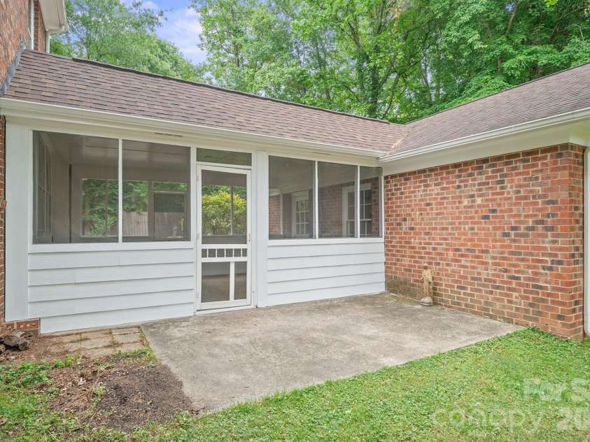 1122 Berry Ridge Road, Charlotte, NC 28270.  MLS# CAR4379547, YatesRealty ID 22569. 
