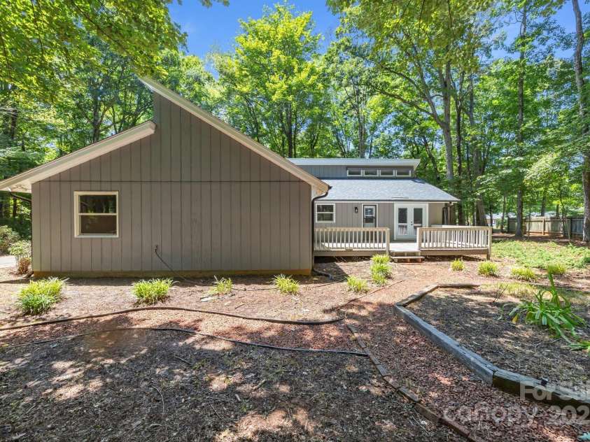 138 Ivy Lane, Mocksville, NC 27028.  MLS# CAR4273059, YatesRealty ID 22569. 