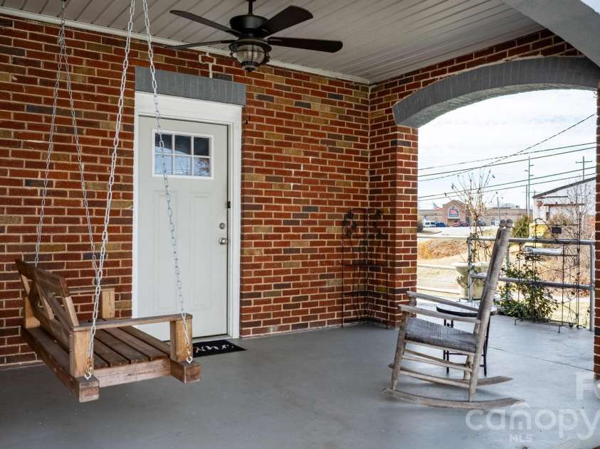 115 12th Street, Hickory, NC 28602.  MLS# CAR4348902, YatesRealty ID 2257. 