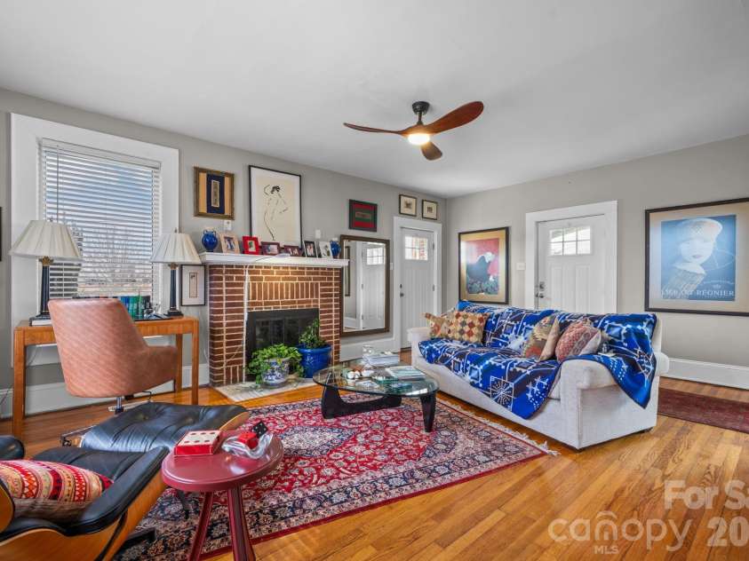 115 12th Street, Hickory, NC 28602.  MLS# CAR4348902, YatesRealty ID 2257. 