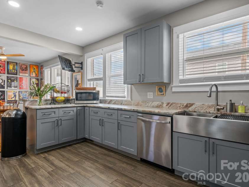 115 12th Street, Hickory, NC 28602.  MLS# CAR4348902, YatesRealty ID 2257. 